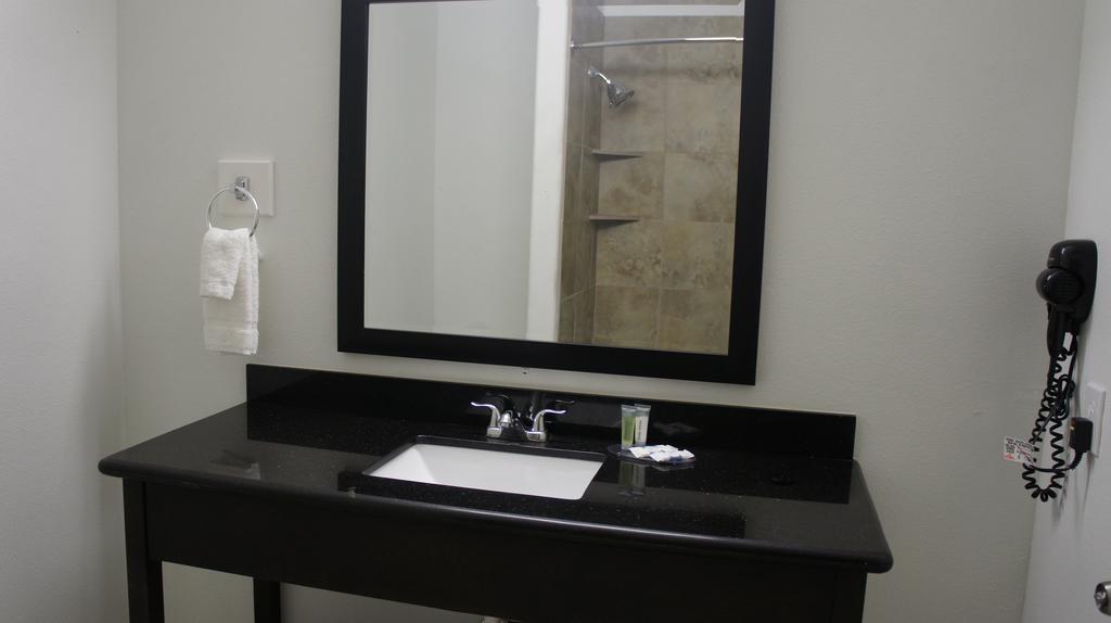 Lux Inn And Suites Three Rivers Bilik gambar