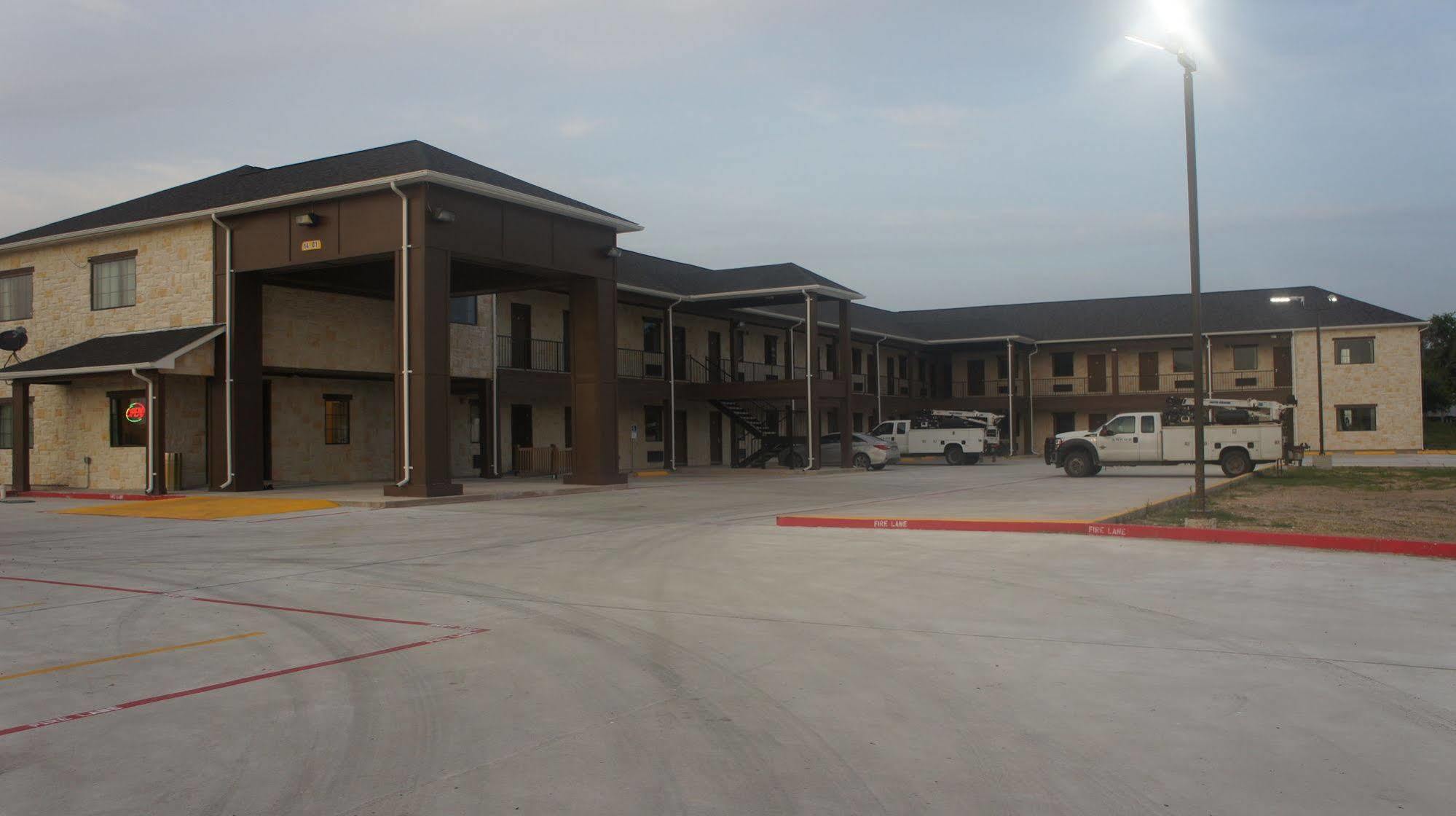 Lux Inn And Suites Three Rivers Luaran gambar