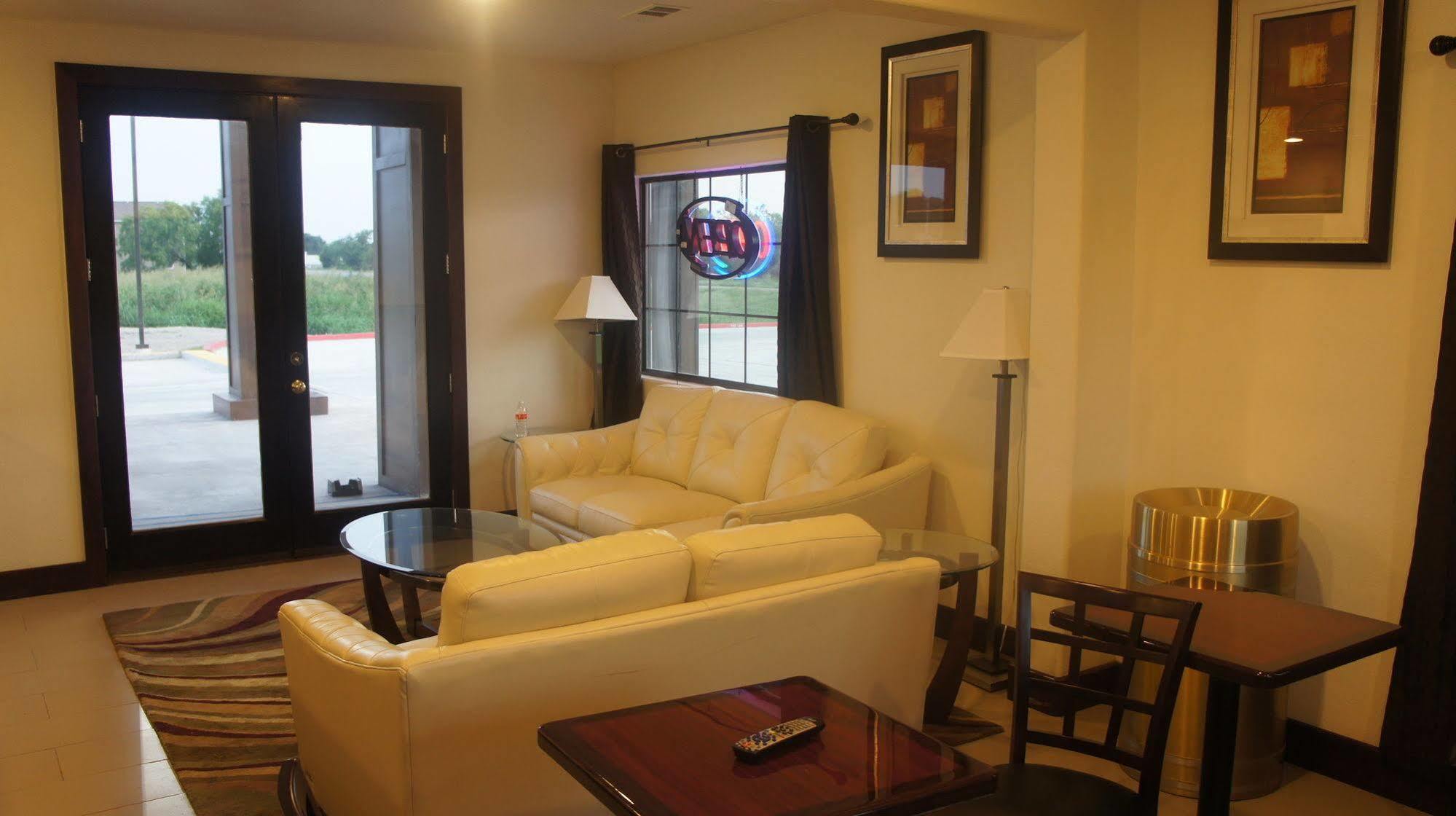 Lux Inn And Suites Three Rivers Luaran gambar