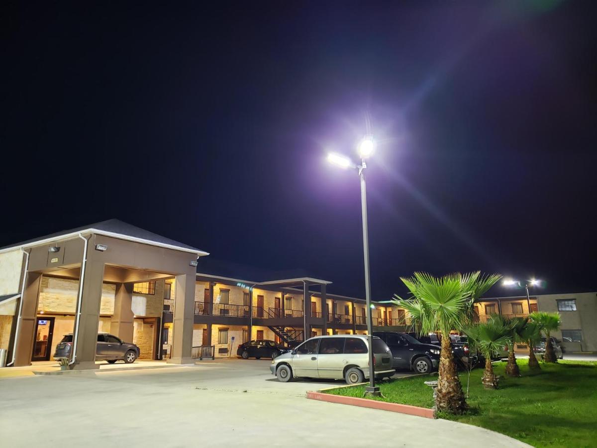 Lux Inn And Suites Three Rivers Luaran gambar
